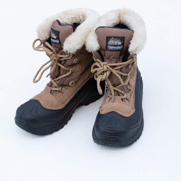 navy spectator pumps